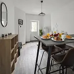 T2 Cosy Avec Terrasse Privee A Apartament Montluçon