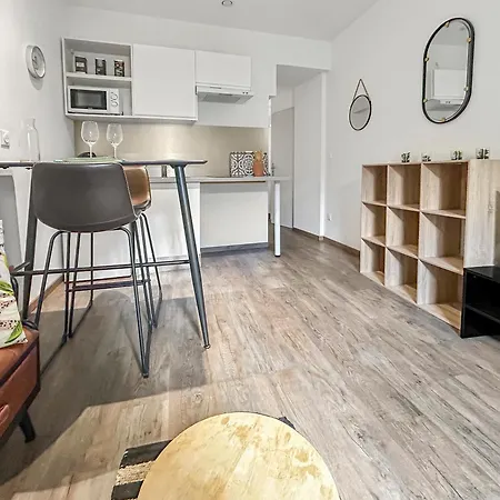 T2 Cosy Avec Terrasse Privée à Montluçon