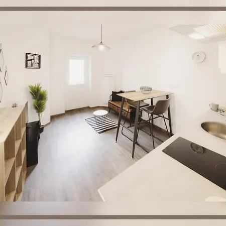 T2 Cosy Avec Terrasse Privée à *